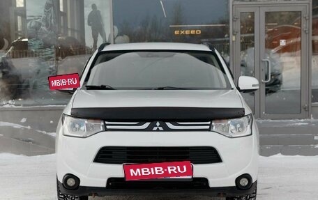 Mitsubishi Outlander III рестайлинг 3, 2013 год, 1 600 000 рублей, 2 фотография