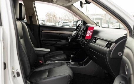 Mitsubishi Outlander III рестайлинг 3, 2013 год, 1 600 000 рублей, 19 фотография