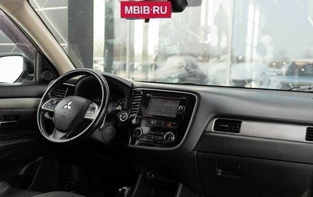 Mitsubishi Outlander III рестайлинг 3, 2013 год, 1 600 000 рублей, 10 фотография