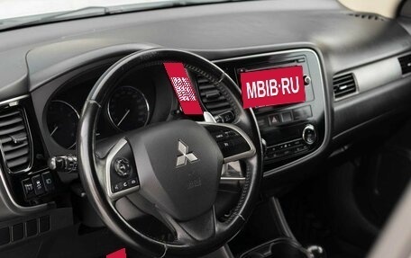 Mitsubishi Outlander III рестайлинг 3, 2013 год, 1 600 000 рублей, 11 фотография
