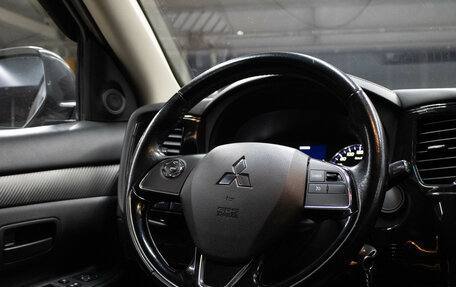 Mitsubishi Outlander III рестайлинг 3, 2015 год, 1 599 000 рублей, 8 фотография