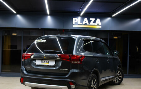 Mitsubishi Outlander III рестайлинг 3, 2015 год, 1 599 000 рублей, 4 фотография