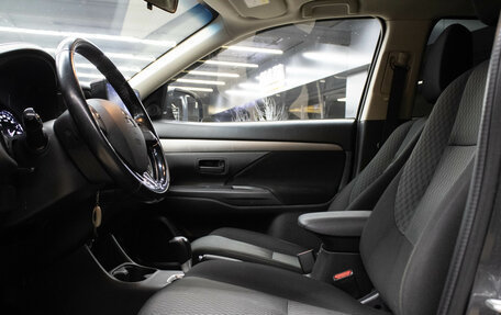 Mitsubishi Outlander III рестайлинг 3, 2015 год, 1 599 000 рублей, 11 фотография