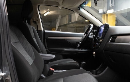 Mitsubishi Outlander III рестайлинг 3, 2015 год, 1 599 000 рублей, 12 фотография