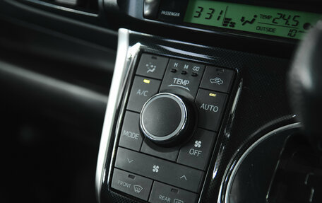 Toyota Wish II, 2016 год, 1 700 000 рублей, 19 фотография