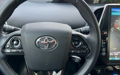 Toyota Prius IV XW50, 2019 год, 2 500 000 рублей, 2 фотография