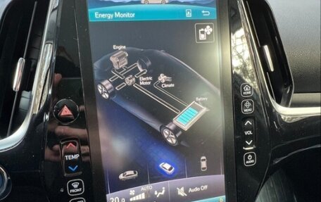 Toyota Prius IV XW50, 2019 год, 2 500 000 рублей, 4 фотография