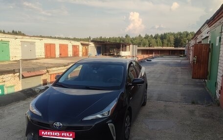 Toyota Prius IV XW50, 2019 год, 2 500 000 рублей, 5 фотография