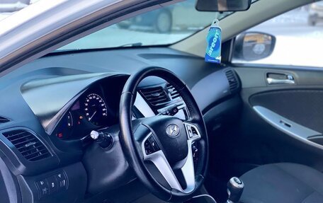 Hyundai Solaris II рестайлинг, 2011 год, 630 000 рублей, 2 фотография