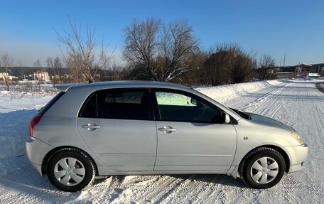 Toyota Corolla, 2004 год, 650 000 рублей, 2 фотография