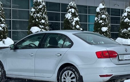 Volkswagen Jetta VI, 2011 год, 895 000 рублей, 4 фотография