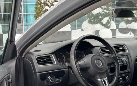 Volkswagen Jetta VI, 2011 год, 895 000 рублей, 7 фотография