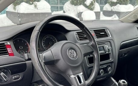 Volkswagen Jetta VI, 2011 год, 895 000 рублей, 8 фотография
