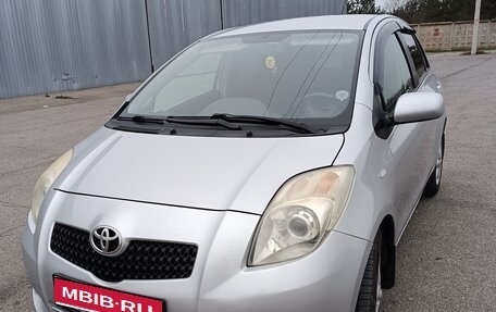 Toyota Yaris III рестайлинг, 2007 год, 740 000 рублей, 1 фотография