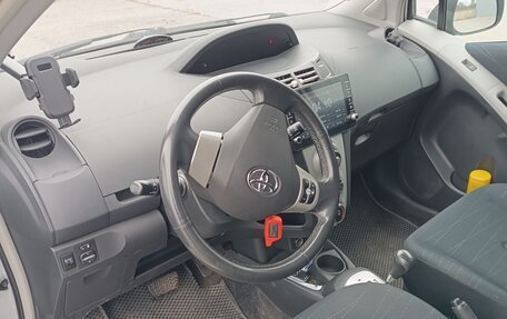 Toyota Yaris III рестайлинг, 2007 год, 740 000 рублей, 6 фотография