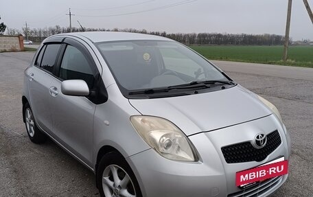 Toyota Yaris III рестайлинг, 2007 год, 740 000 рублей, 3 фотография