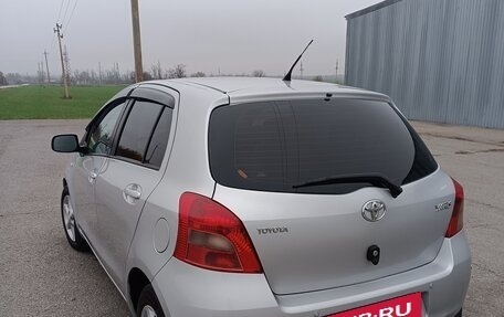 Toyota Yaris III рестайлинг, 2007 год, 740 000 рублей, 5 фотография