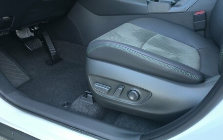 Toyota RAV4, 2025 год, 4 320 000 рублей, 38 фотография