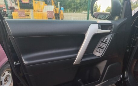 Toyota Land Cruiser Prado 150 рестайлинг 2, 2018 год, 6 200 000 рублей, 7 фотография