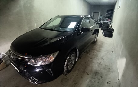 Toyota Camry, 2017 год, 2 250 000 рублей, 2 фотография
