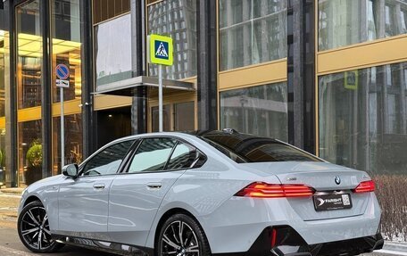 BMW 5 серия, 2025 год, 8 575 000 рублей, 7 фотография