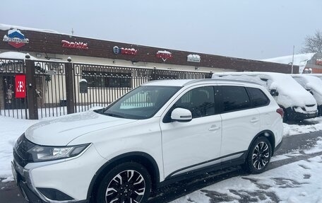 Mitsubishi Outlander III рестайлинг 3, 2019 год, 2 410 000 рублей, 1 фотография