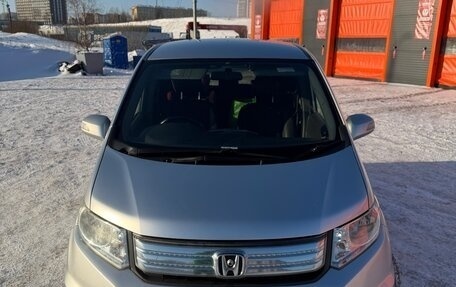 Honda Freed I, 2012 год, 950 000 рублей, 3 фотография