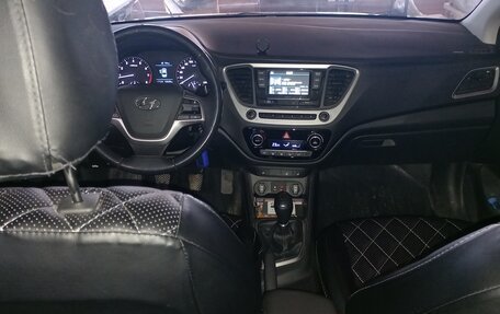 Hyundai Solaris II рестайлинг, 2017 год, 1 200 000 рублей, 4 фотография