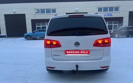 Volkswagen Touran III, 2013 год, 850 000 рублей, 4 фотография