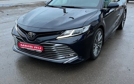 Toyota Camry, 2018 год, 2 800 000 рублей, 4 фотография