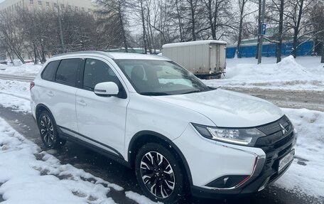 Mitsubishi Outlander III рестайлинг 3, 2019 год, 2 410 000 рублей, 5 фотография