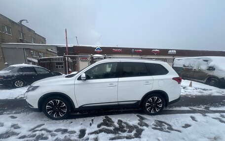 Mitsubishi Outlander III рестайлинг 3, 2019 год, 2 410 000 рублей, 2 фотография