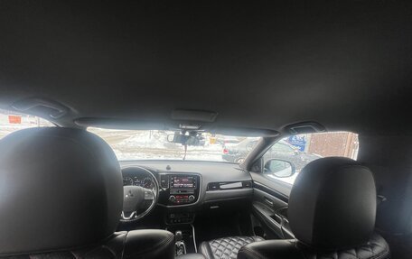 Mitsubishi Outlander III рестайлинг 3, 2019 год, 2 410 000 рублей, 9 фотография