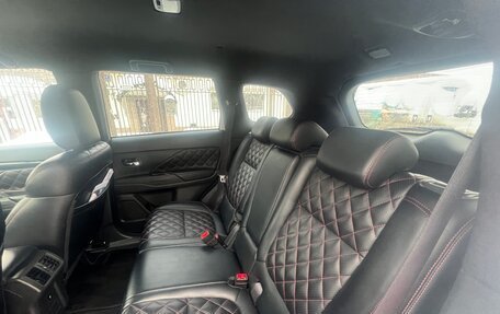 Mitsubishi Outlander III рестайлинг 3, 2019 год, 2 410 000 рублей, 10 фотография