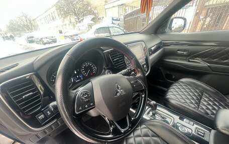 Mitsubishi Outlander III рестайлинг 3, 2019 год, 2 410 000 рублей, 12 фотография