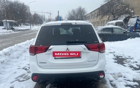 Mitsubishi Outlander III рестайлинг 3, 2019 год, 2 410 000 рублей, 7 фотография