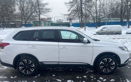 Mitsubishi Outlander III рестайлинг 3, 2019 год, 2 410 000 рублей, 22 фотография