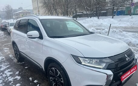 Mitsubishi Outlander III рестайлинг 3, 2019 год, 2 410 000 рублей, 21 фотография