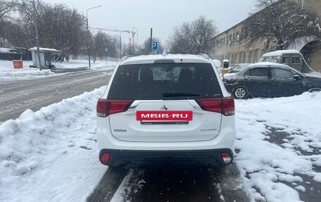 Mitsubishi Outlander III рестайлинг 3, 2019 год, 2 410 000 рублей, 19 фотография