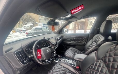 Mitsubishi Outlander III рестайлинг 3, 2019 год, 2 410 000 рублей, 25 фотография