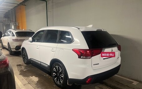 Mitsubishi Outlander III рестайлинг 3, 2019 год, 2 410 000 рублей, 29 фотография