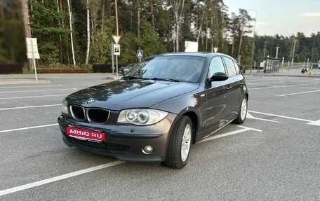 BMW 1 серия, 2005 год, 600 000 рублей, 1 фотография