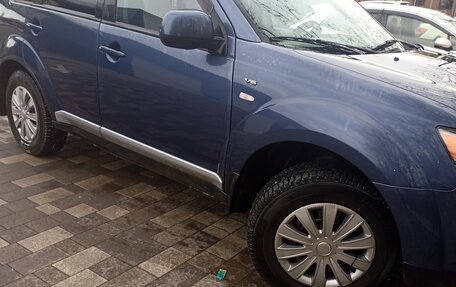 Mitsubishi Outlander III рестайлинг 3, 2007 год, 990 000 рублей, 8 фотография