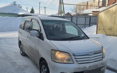 Toyota Noah III, 2002 год, 800 000 рублей, 4 фотография