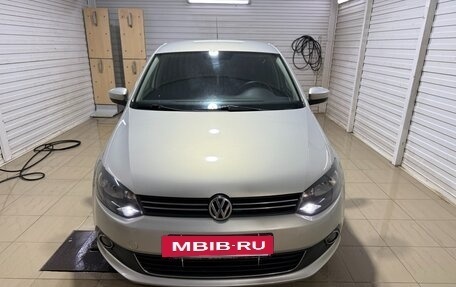 Volkswagen Polo VI (EU Market), 2011 год, 630 000 рублей, 2 фотография