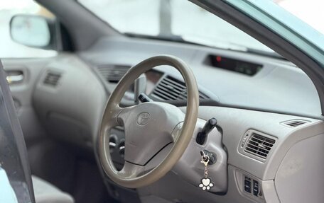 Toyota Prius IV XW50, 1999 год, 185 000 рублей, 4 фотография