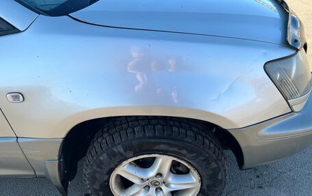 Toyota Harrier, 1998 год, 700 000 рублей, 3 фотография