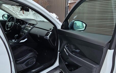 Jaguar E-Pace, 2018 год, 3 100 000 рублей, 8 фотография