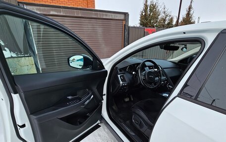 Jaguar E-Pace, 2018 год, 3 100 000 рублей, 15 фотография