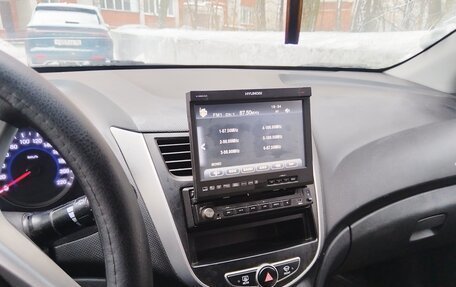 Hyundai Solaris II рестайлинг, 2013 год, 760 000 рублей, 29 фотография